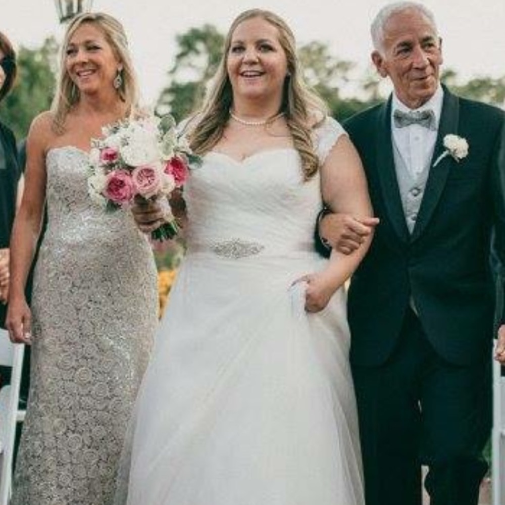 WEDDING DRESS - Picture 7 of 8